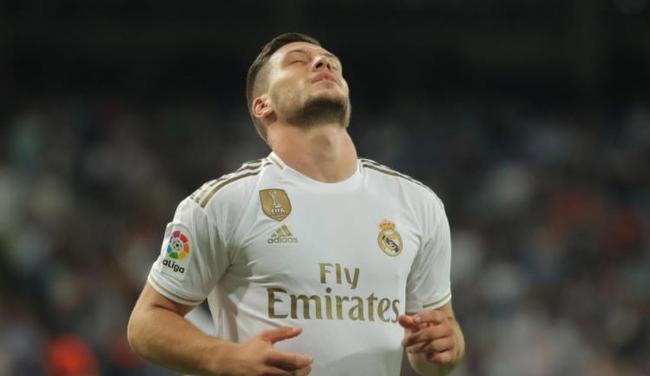 陷入更大的 陷入更大的