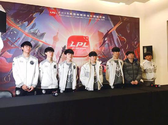 席的会面 席的会面