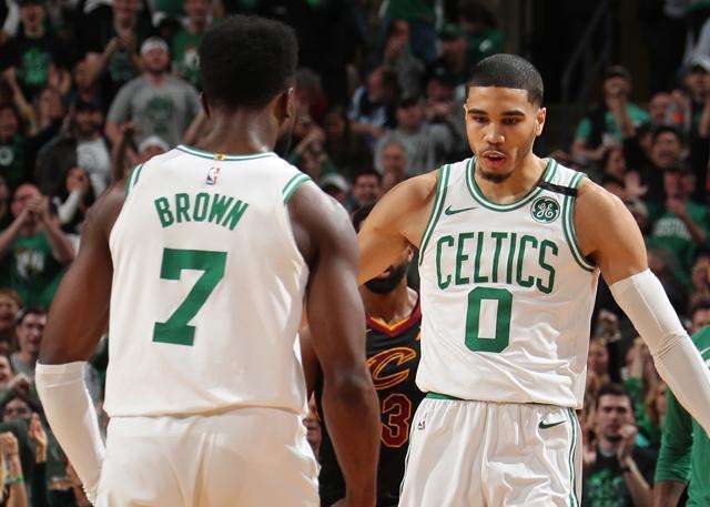 两者之间的 两者之间的