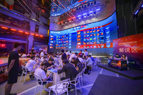 低谷走向重 低谷走向重